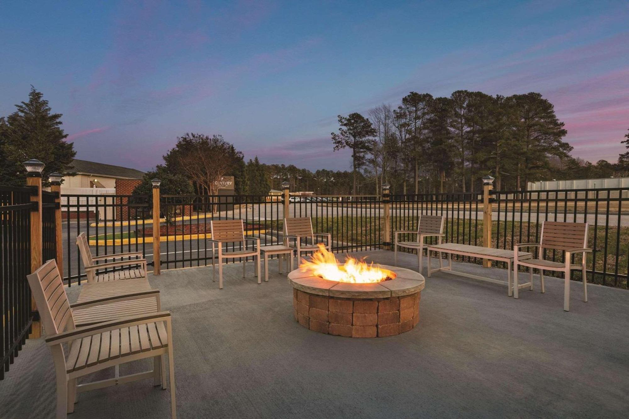 Country Inn & Suites By Radisson, Petersburg, Va Exteriér fotografie